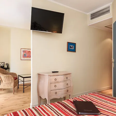 The Deck By Happyculture מלון