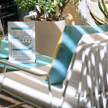 The Deck By Happyculture ניס