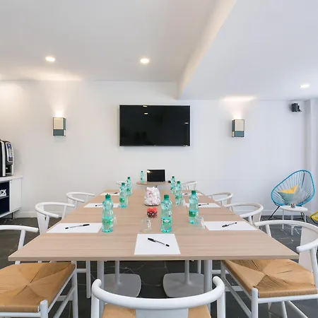 The Deck By Happyculture Hotel